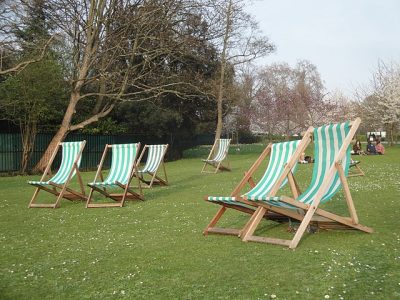 Deck_chairs_at_Regent's_Park_boating_lake